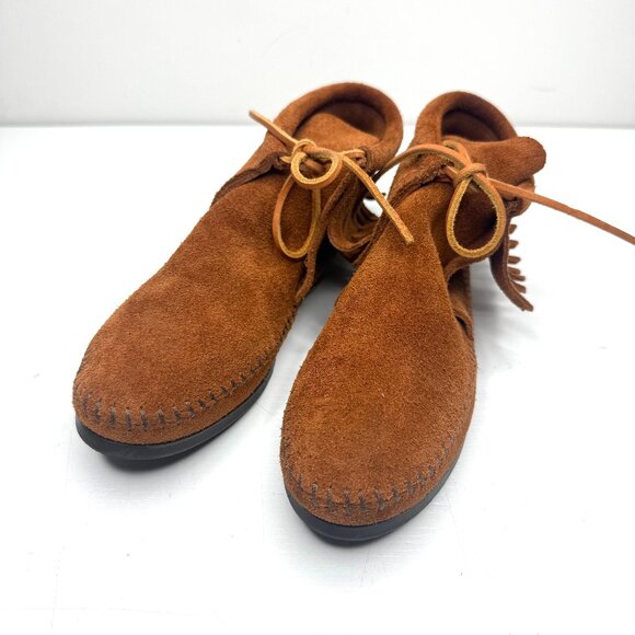MINNETONKA Classic Fringe Lace Up Ankle Hardsole Moccasin Boots Womens 6 Brown - Picture 1 of 8